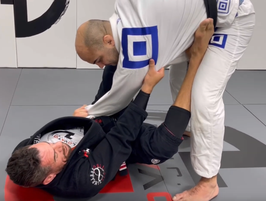 Cross grip open guard